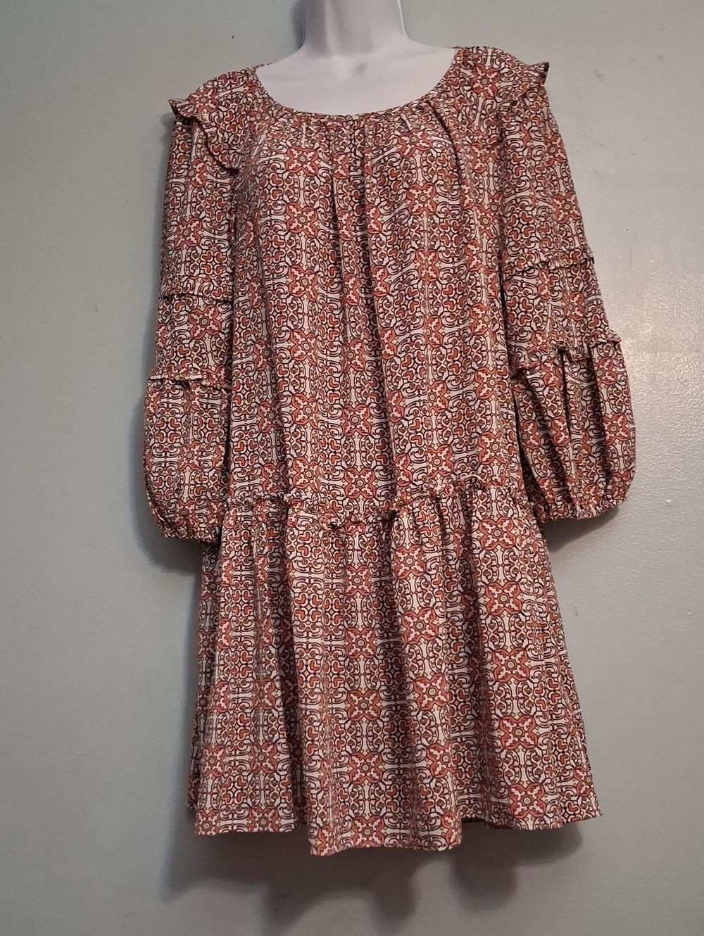 Max Studio Size M Women's abrastract Rust, White Long Sleeve Tiered Mini Dress
